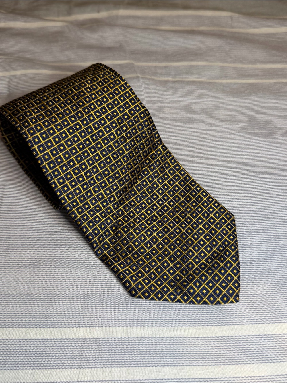 Brooks Brothers 346 Navy and Gold Square-Pattern Silk Tie